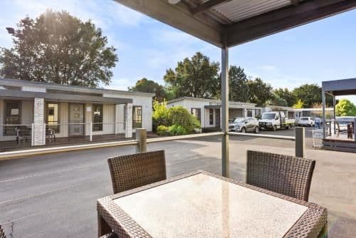 Deluxe 2 Bedroom Cabin - Sleeps 6