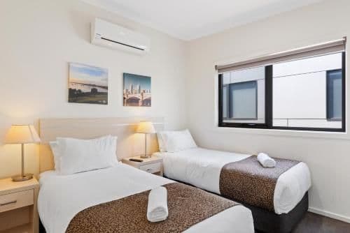 Deluxe 3 Bedroom Apartment - Sleeps 8