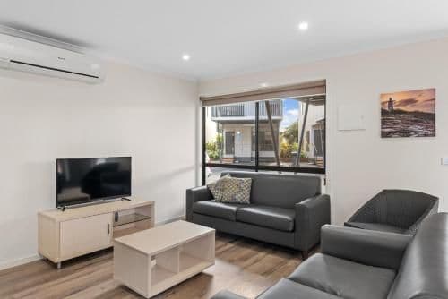 Deluxe 3 Bedroom Apartment - Sleeps 6