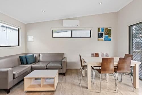 Deluxe 2 Bedroom Cabin - Sleeps 6