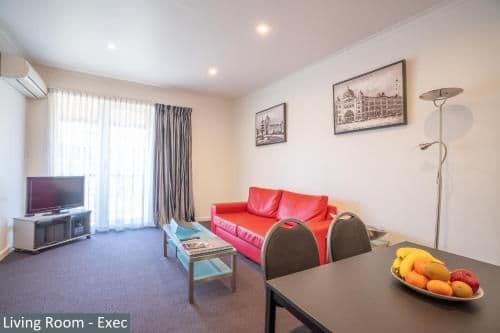 Executive Two Bedroom Apartment with Queen Bed and 2 Single Beds