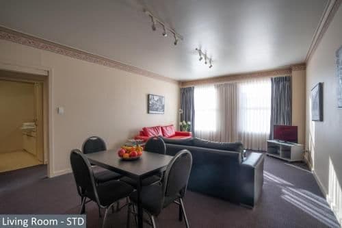 Budget Two Bedroom Apartment with Queen Bed and Two Single Beds