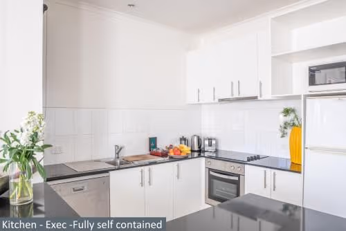 Executive Two Bedroom Apartment with Queen Bed and 2 Single Beds