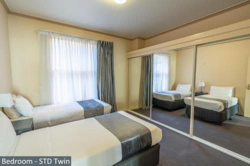 Budget Two Bedroom Apartment with Queen Bed and Two Single Beds