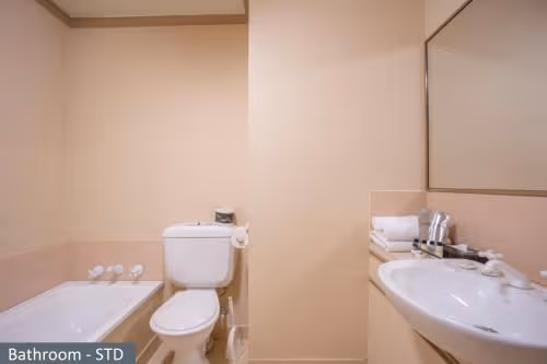 Budget Two Bedroom Apartment with Queen Bed and Two Single Beds