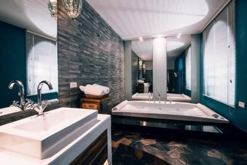 Deluxe Room (2 Adults + 1 Child)