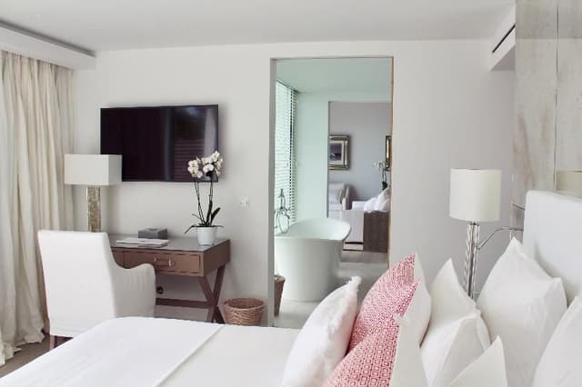 SUITE KING SIZE BED