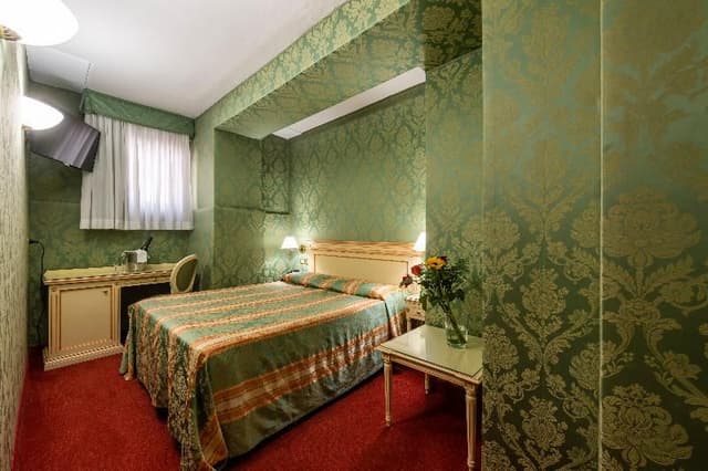 APARTMENT INNER