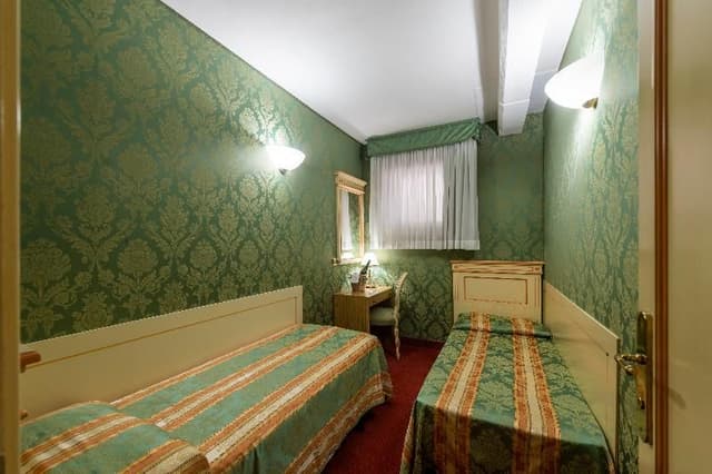 APARTMENT INNER