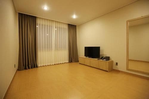 Korean-Style Standard Family Room