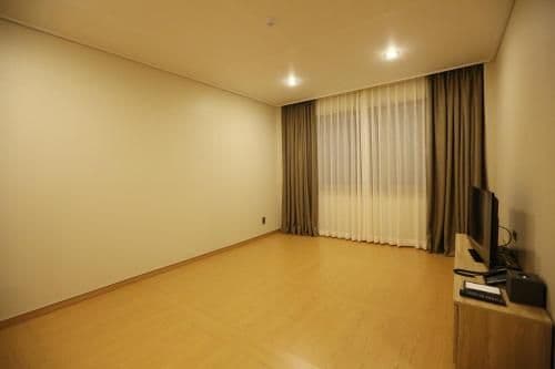 Korean-Style Standard Family Room