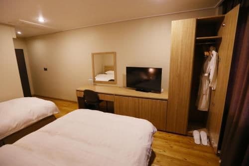 Twin Room with Mountain View