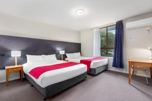 One-Bedroom Apartment Twin