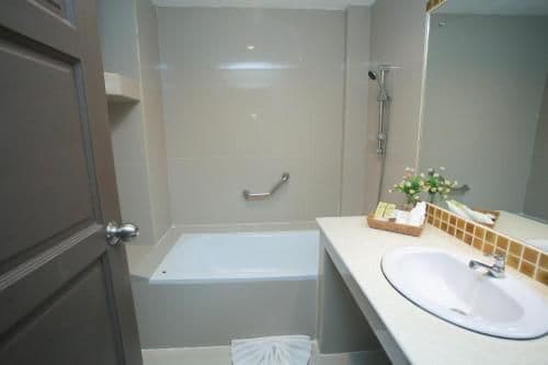Deluxe Double or Twin Room with Pool Access