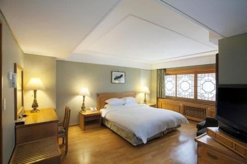 Corner Suite