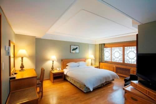 Corner Suite