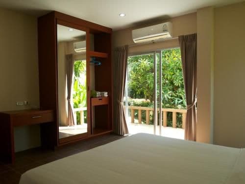 Villa with Garden View