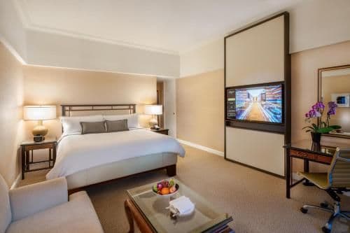1 King Bed Regent Club