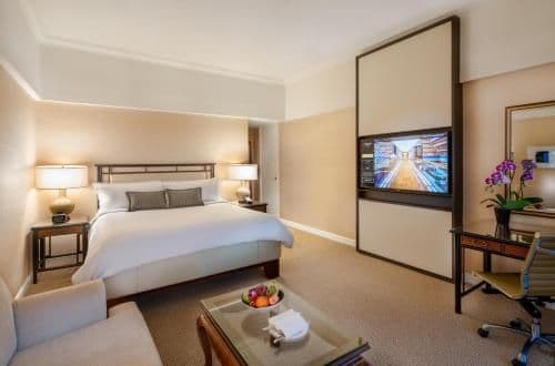 1 King Bed Regent Club