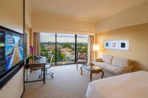 1 King Bed Regent Club