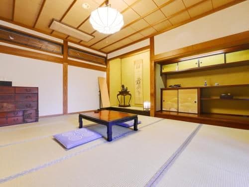 Deluxe Japanese-Style Room