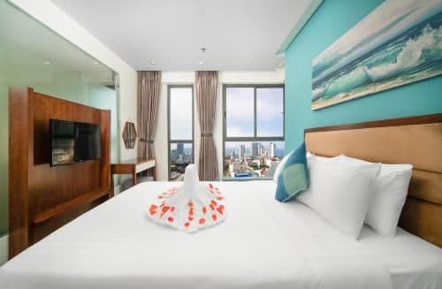 Deluxe Double Room with Side Sea View