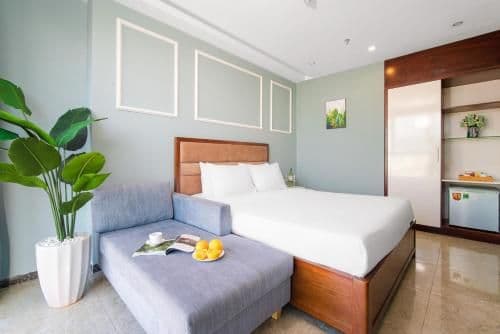 Deluxe Double Room with Side Sea View