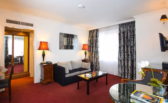 SUITE ONE BEDROOM