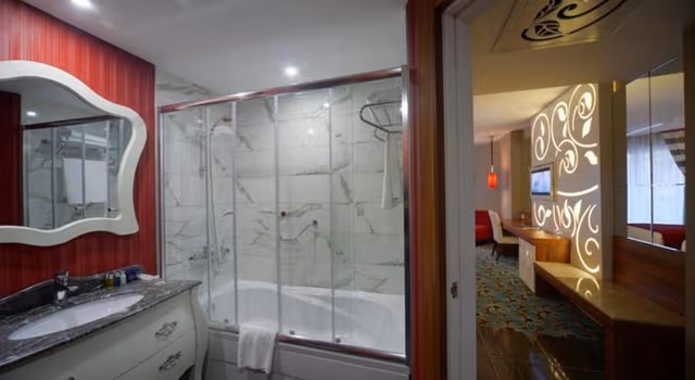 DOUBLE CONNECTING ROOM