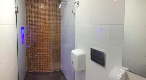Bed in 6-Bed Mixed Dormitory Room with Shared Bathroom