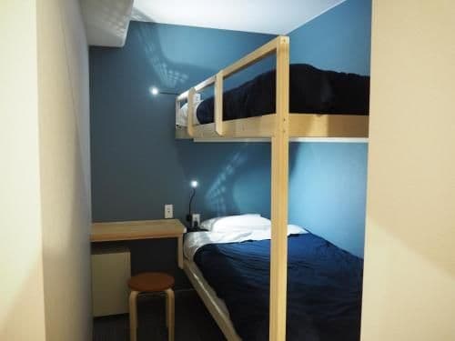 2 Bunk Beds in Mixed Dormitory Room - Window