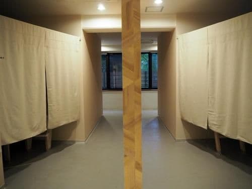 2 Bunk Beds in Mixed Dormitory Room - Window