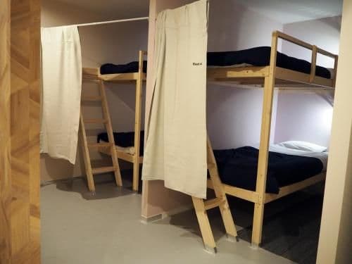 2 Bunk Beds in Mixed Dormitory Room - Aisle