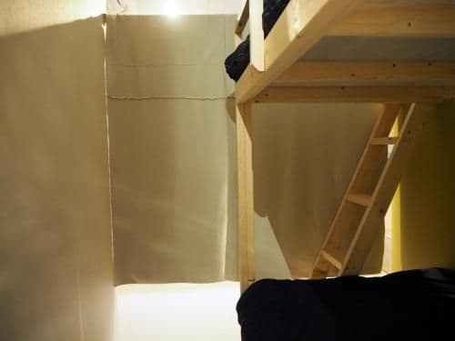 2 Bunk Beds in Mixed Dormitory Room - Window