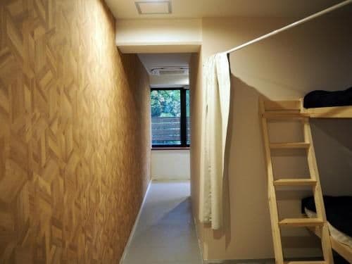 2 Bunk Beds in Mixed Dormitory Room - Window