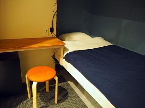2 Bunk Beds in Mixed Dormitory Room - Window