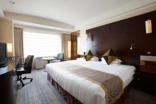 Standard Double Room with Complimentary Breakfast - Executive Floor - Non-Smoking