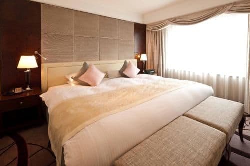 Suite with Complimentary Breakfast - Executive Floor - Non-Smoking