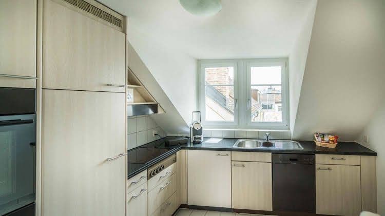 Lowenplatz Apartment near Station by Airhome