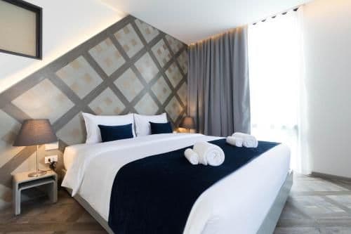 Premier Corner Room