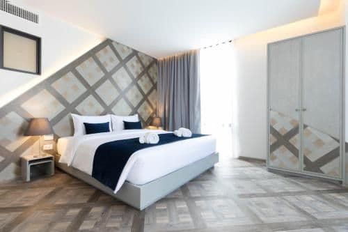 Premier Corner Room