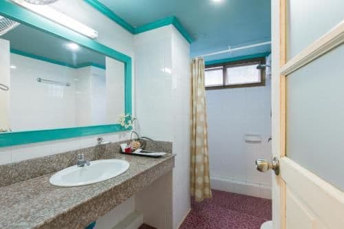 One Bedroom Apartment with Sea View