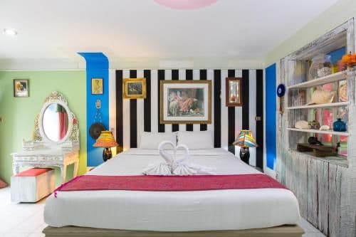 One Bedroom Apartment with Sea View