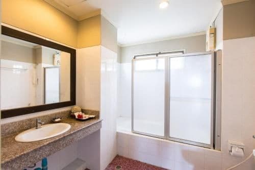 One Bedroom Apartment with Sea View