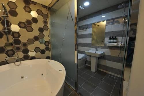 Suite with Spa Bath