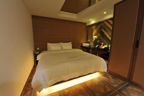 Suite with Spa Bath
