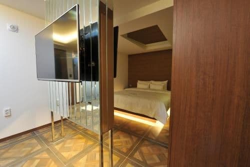Suite with Spa Bath