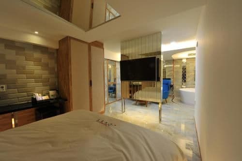 Suite with Spa Bath