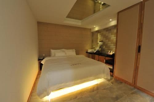 Suite with Spa Bath