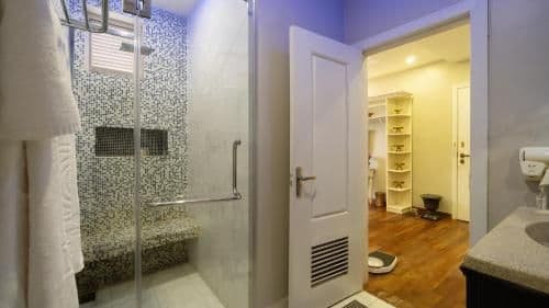 Business Double Room with Balcony - Free Airport Transfers